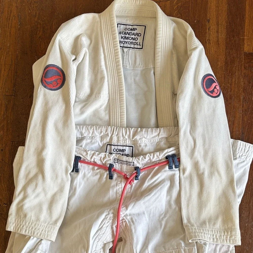 Hoyoroll COMP Standard White Kimono Gi with Pink Trim - Picture 1 of 5